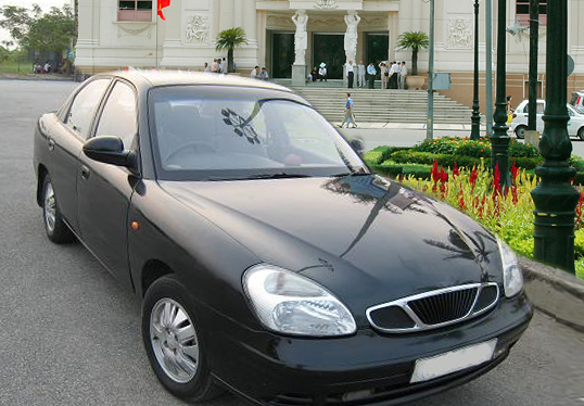 Cần bán Daewoo Nubira năm sản xuất 2003 màu trắng xe nhập