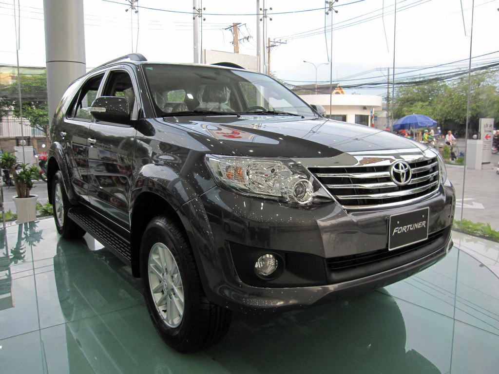 Xe toyota fortuner 2012